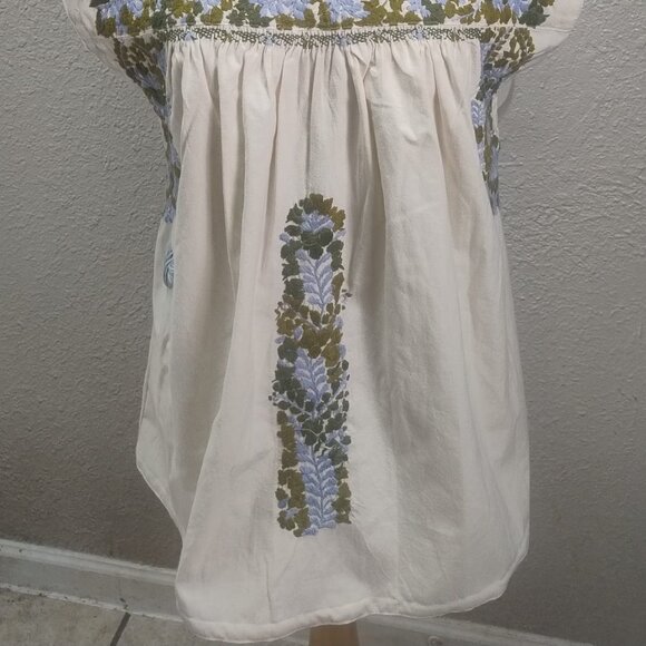 Mexican Embroidery blouse - Picture 3 of 3